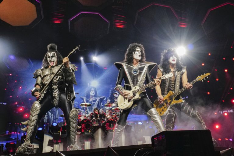 The End of the Road Farewell Tour |  Kiss presents its avatars which will be featured in future concerts