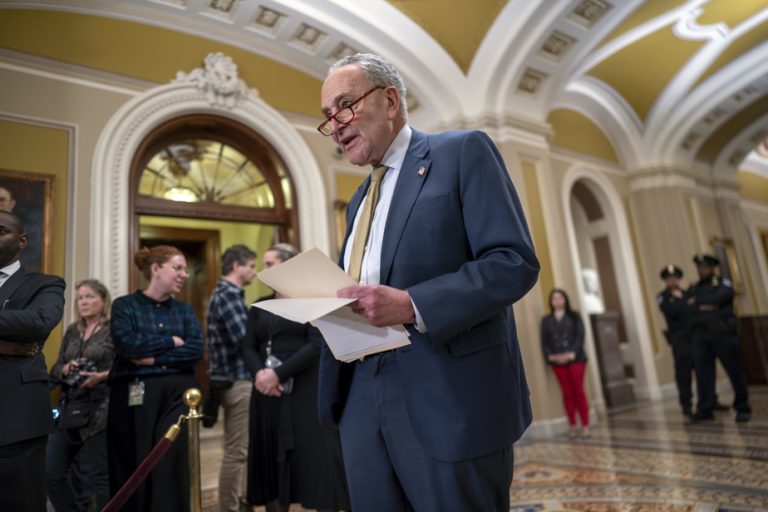 The Senate postpones its recess, negotiations on Ukraine continue