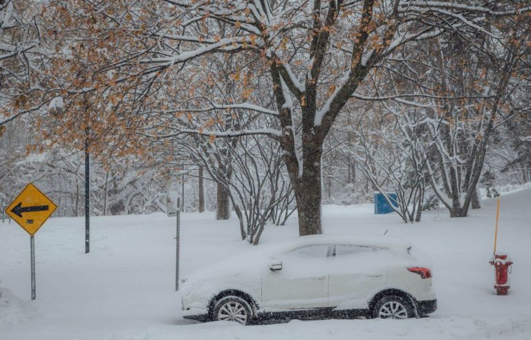 The snow stops, but power outages are numerous in Quebec