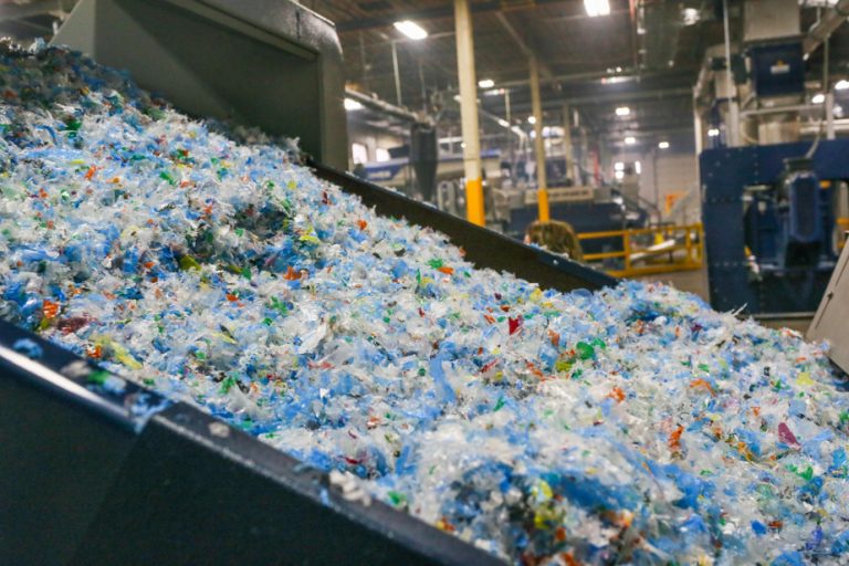 Transcontinental closes its recycling plant in Montreal