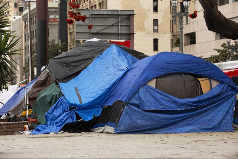 Vancouver |  Homeless man dies in tent fire