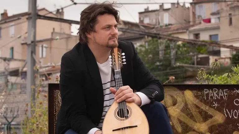 Vincent Beer Demander, mandolinist and music teacher from Les Minots de Marseille, receives the first Barbizet prize