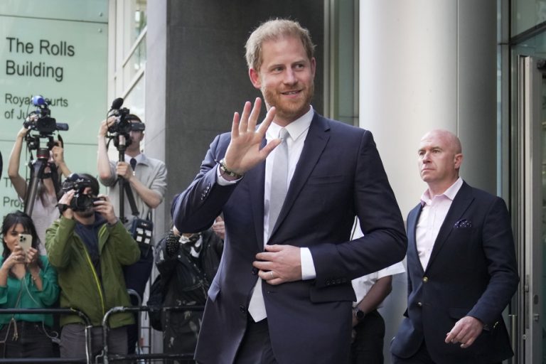 Voicemail hacking |  Prince Harry gets condemnation from British tabloid