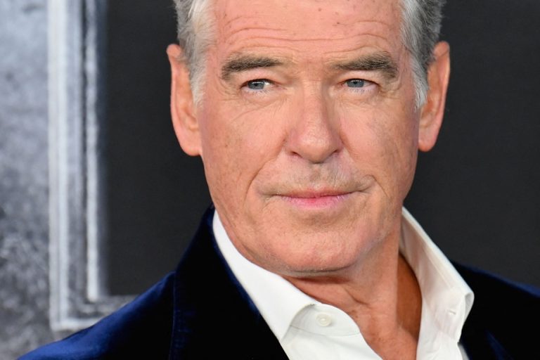 Walk off the trails |  Actor Pierce Brosnan sanctioned by the American park of Yellowstone