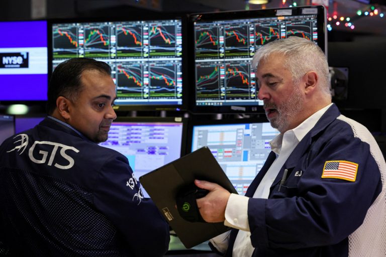 Wall Street in disarray, consolidation at the start of a busy week