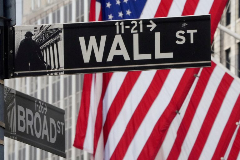 Wall Street opens the last week of the year with a modest increase