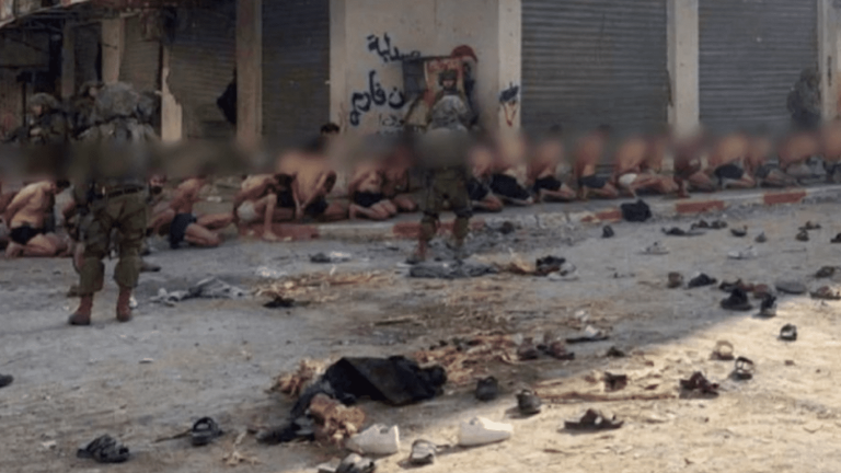 War between Hamas and Israel: images show Palestinians arrested by the IDF, sitting on the ground in their underwear