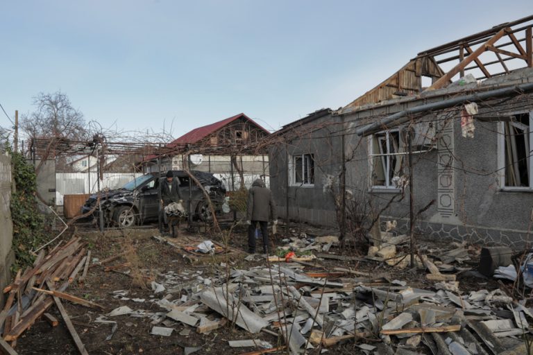 War in Ukraine, day 662 |  Kyiv says it shot down a missile and 20 drones overnight