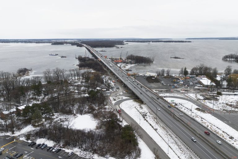 Work on the slab |  The Île-aux-Tourtes bridge closed again this weekend