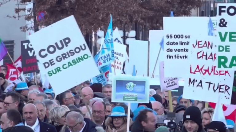 a demonstration in Saint-Étienne to save the group