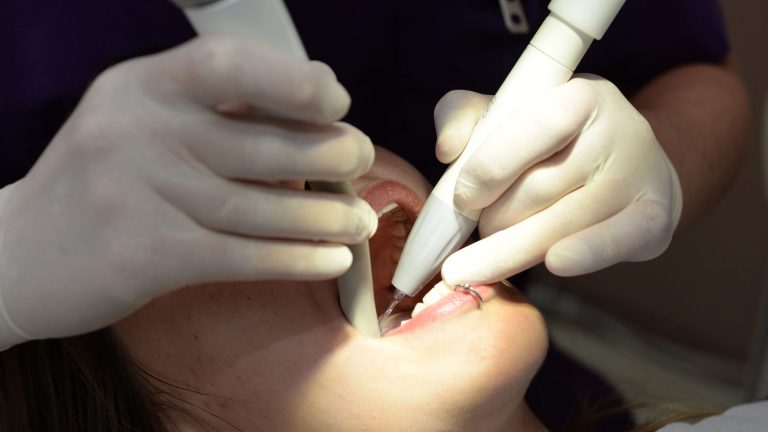 a dentist suspended for five months due to serious breaches, the Normandy ARS calls on more than a thousand patients to be tested