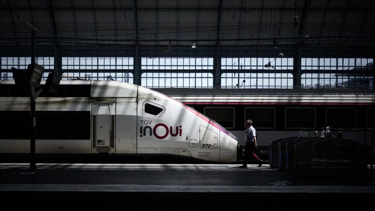 a fire on the Bordeaux-Toulouse line causes up to 5.5 hours of delay