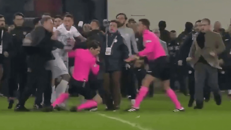 a football referee severely beaten in Türkiye, the championship suspended