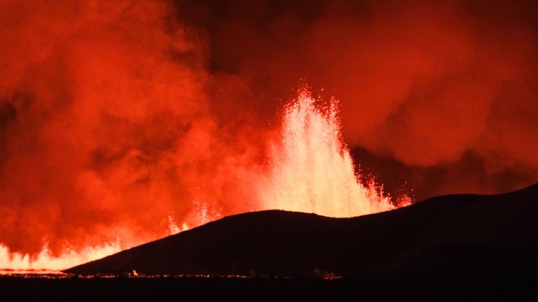 a new volcanic eruption has started, without disrupting air traffic