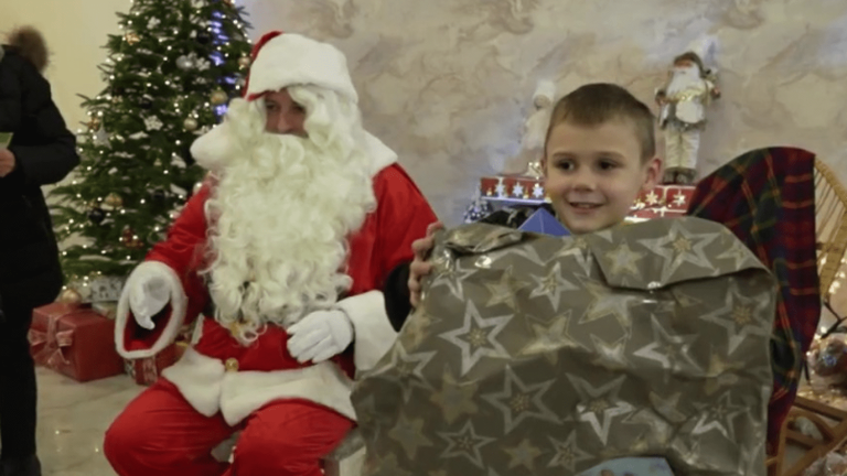 an Occitan association distributes Christmas gifts to orphaned children