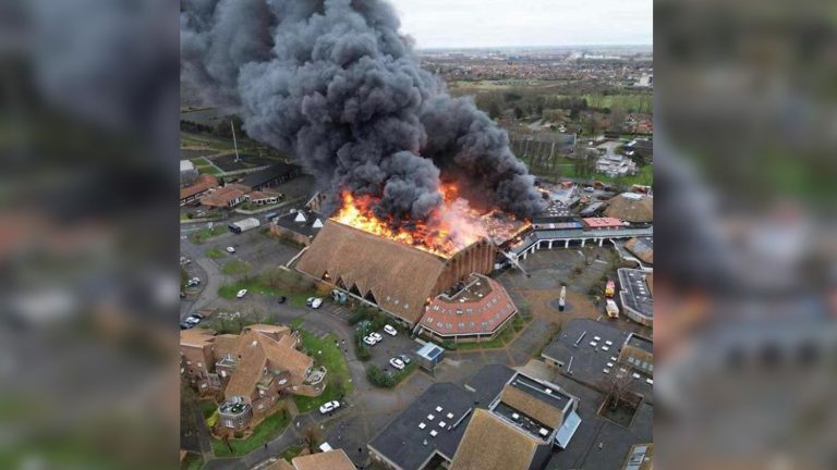 an impressive fire devastates the Sportica sports center in Gravelines where the basketball team plays