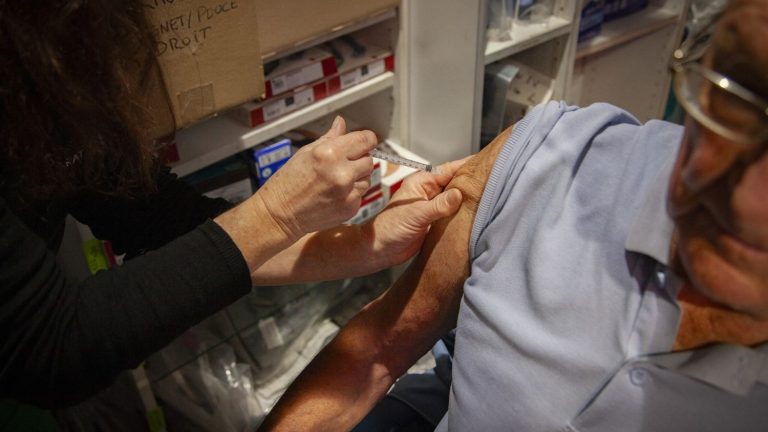 before the holidays, the low number of vaccinations against flu and Covid worries