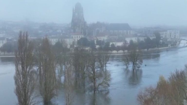 evacuations continue in Saintes