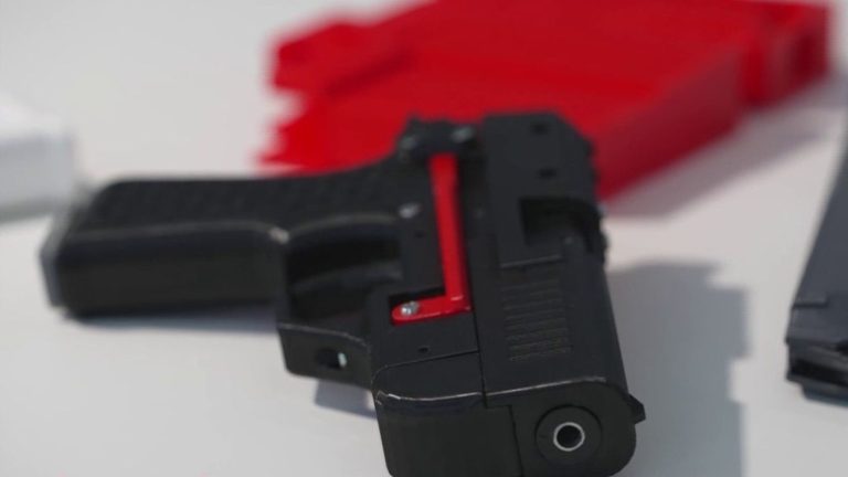 handguns made using 3D printers