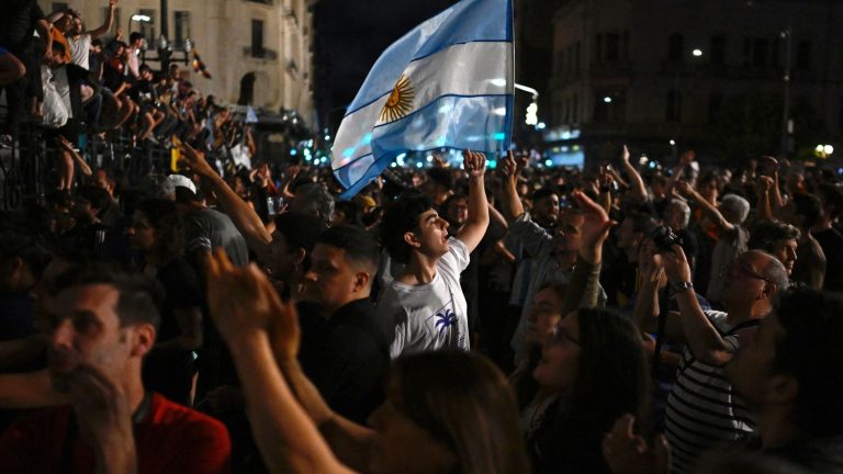 in Argentina, the first demonstrations against the policies of Javier Milei supervised by a large police force