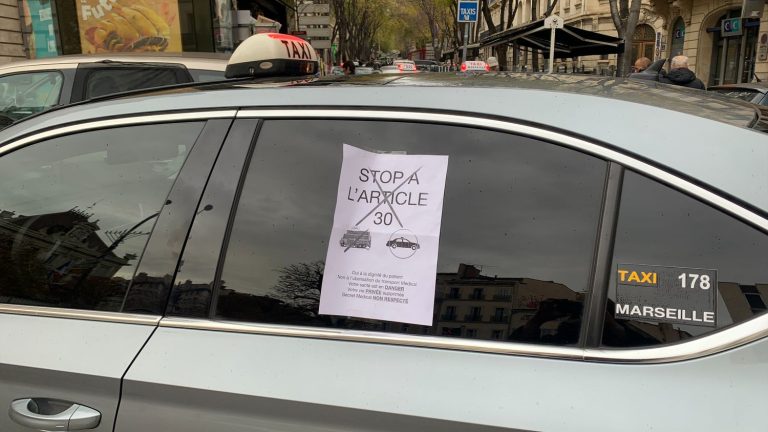 in Marseille, taxi drivers demonstrate against the obligation of health carpooling