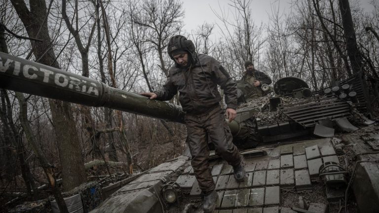 in the fortified town of Avdiïvka, the exhausting daily life of Ukrainian fighters