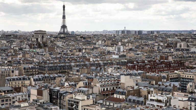 in which districts of Paris are unoccupied housing located?