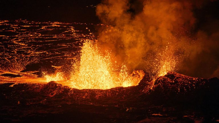 police advise curious people not to approach Grindavik volcanic eruption