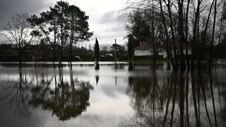 six departments of France kept on orange alert for floods