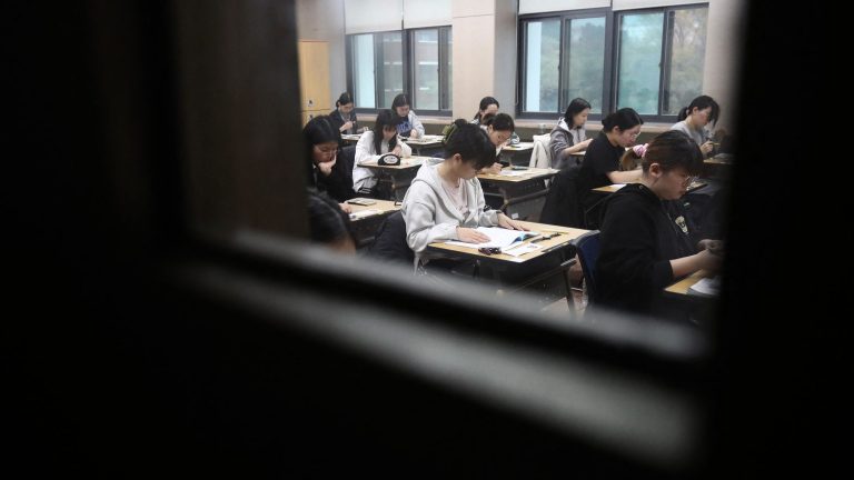 students harmed by 90 seconds during an exam file a complaint against the government