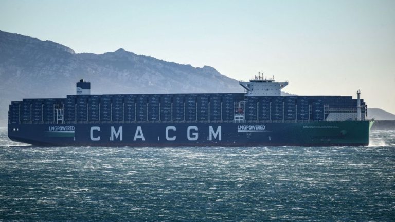 the French shipowner CMA CGM in turn suspends the crossing “until further notice”