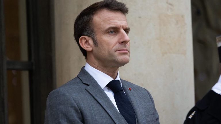 the adoption of the immigration law divides Emmanuel Macron’s voters