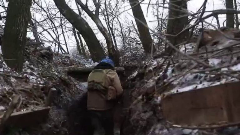 the blues of Ukrainian soldiers in the trenches