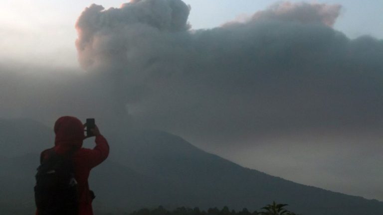 the death toll from the Marapi volcano eruption rises to 13, ten hikers still missing