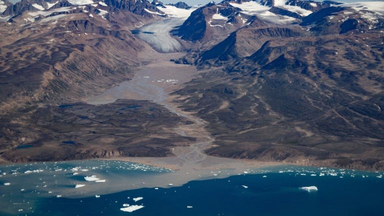 the disastrous consequences of the historically hot summer of 2023 in the Arctic