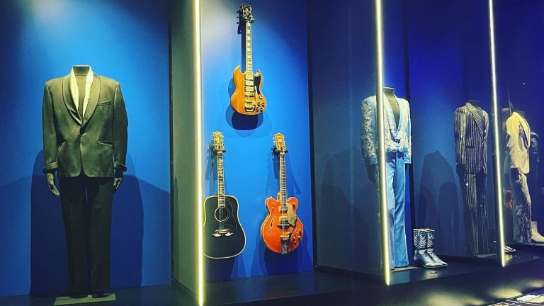 the exhibition on Johnny Hallyday opens its doors in Paris