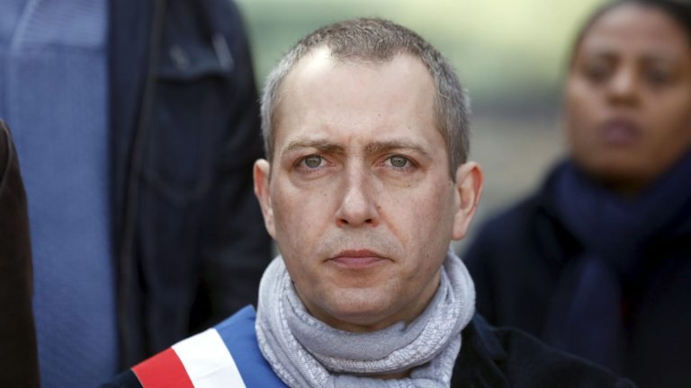 the former mayor of Fleury-Mérogis David Derrouet indicted for “passive corruption”