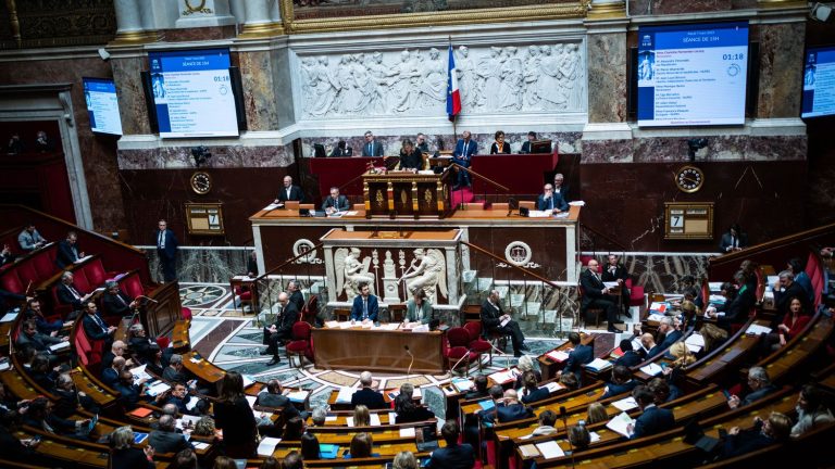 the left gathered in Paris against the government’s text