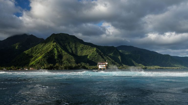 the surfing event will be maintained in Teahupo’o, announces the Polynesian president