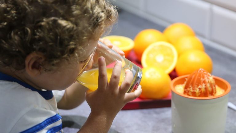 100% fruit juice drinks risk making young children overweight