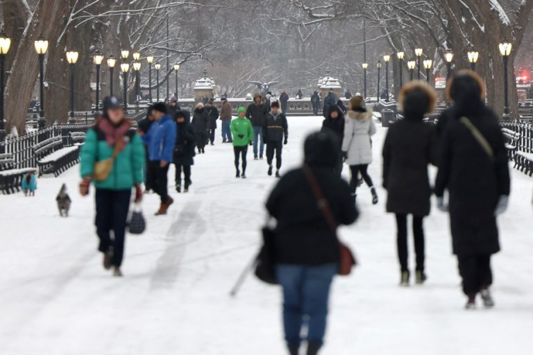 700 days without snow |  New York ends a long streak