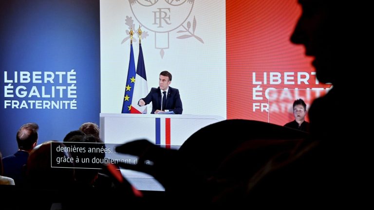 “A bit of Jupiter”, “smooth talker”, “blah blah”… Emmanuel Macron’s press conference divides the political class