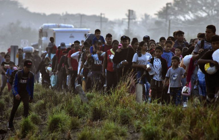 A caravan of migrants in Mexico resumes its march towards the United States