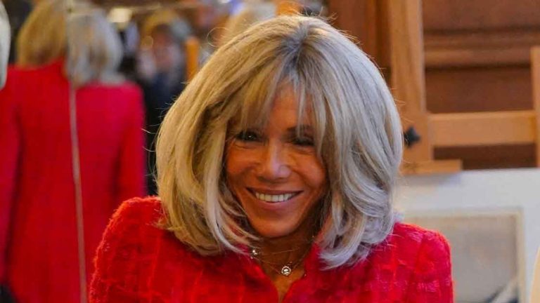 “A magnet for false ass”, Brigitte Macron laughs in front of Philippe Caverivière