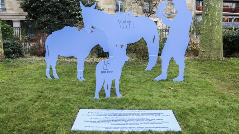 A monument to animals who died during wars inaugurated in Paris