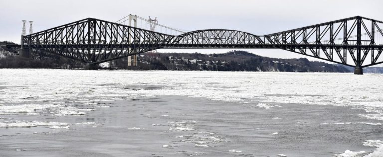 A weak ice cover on the St. Lawrence River: a delay impossible to catch up with