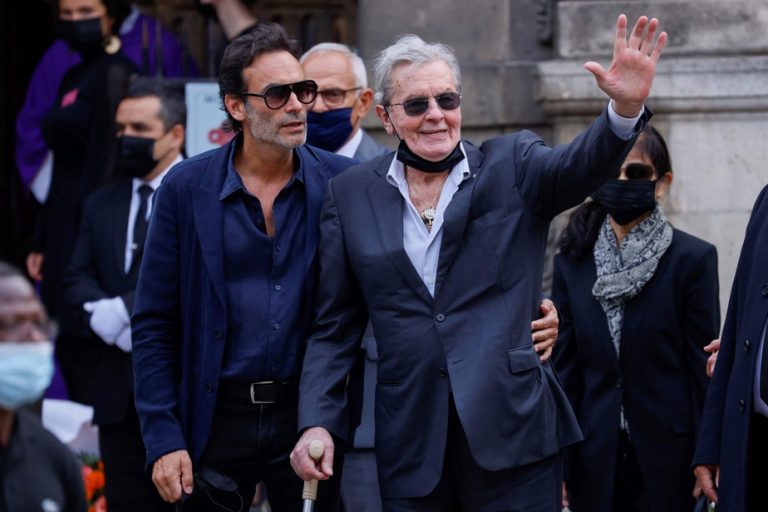 Alain Delon’s family explodes over the star’s state of health