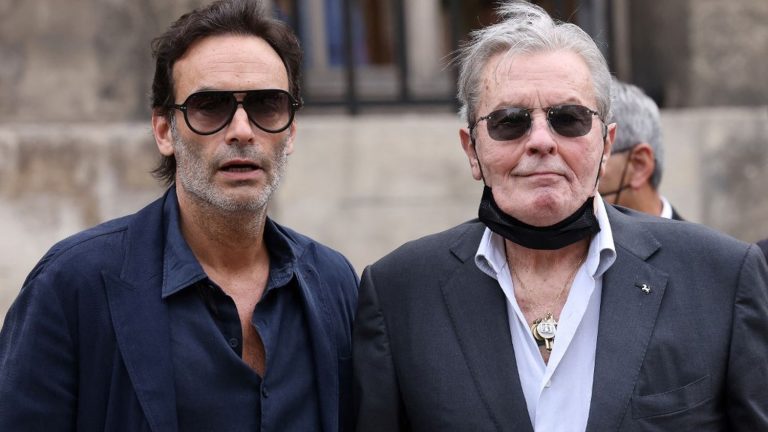 Alain Delon will file a complaint against his son Anthony for defamation, announces his lawyer