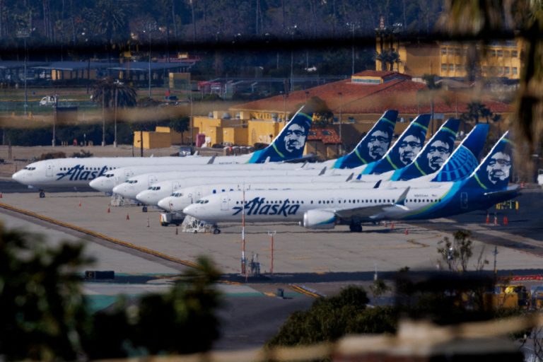 Alaska Airlines resumes flights with Boeing 737 MAX 9