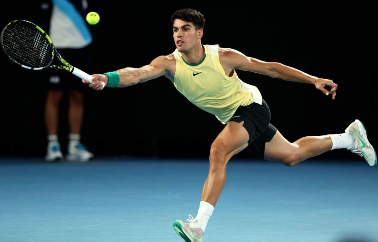 Alcaraz wins at Australian Open